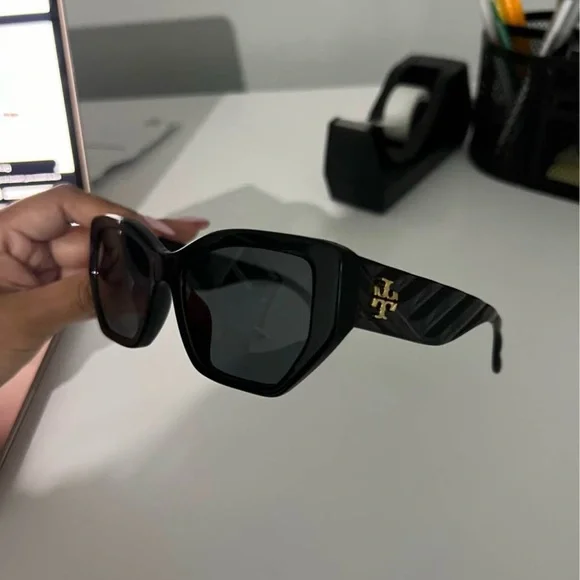 Tory Burch | Accessories | Tory Burch Polarized Black Cateye  display picture 2